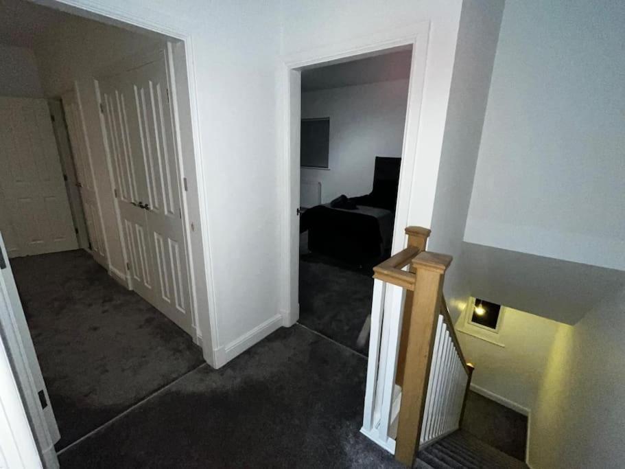 Stylish New-build Family - Free Parking Wifi Bradford (West Yorkshire)