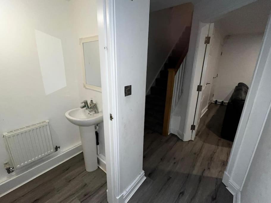 Stylish New-build Family - Free Parking Wifi *