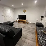 Stylish New-Build Family Home - Free Parking Wifi
