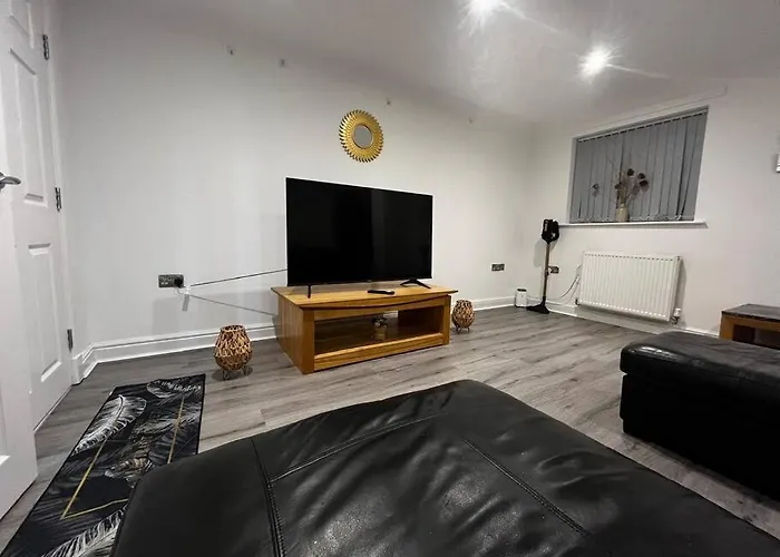 Stylish New-Build Family Home - Free Parking Wifi