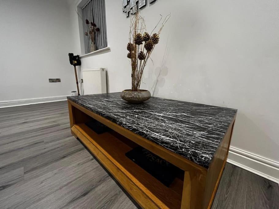 Stylish New-build Family - Free Parking Wifi Bradford (West Yorkshire)