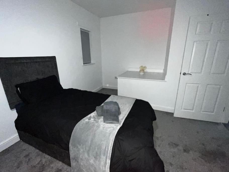 Stylish New-build Family - Free Parking Wifi Holiday home Bradford (West Yorkshire)