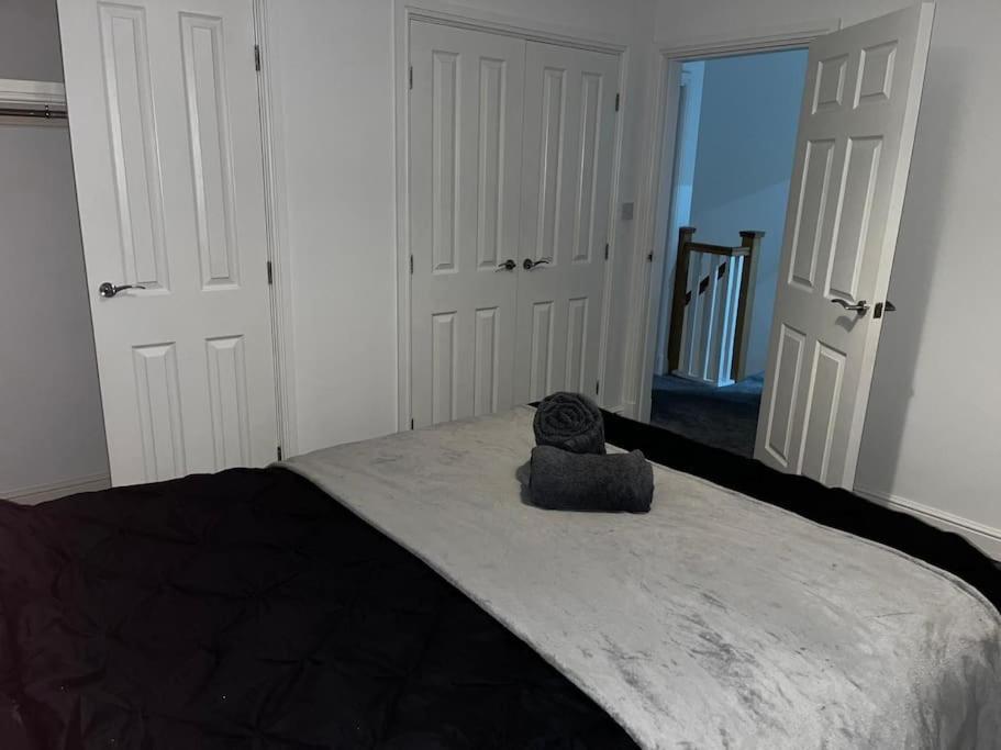Holiday home Stylish New-build Family - Free Parking Wifi Bradford (West Yorkshire)